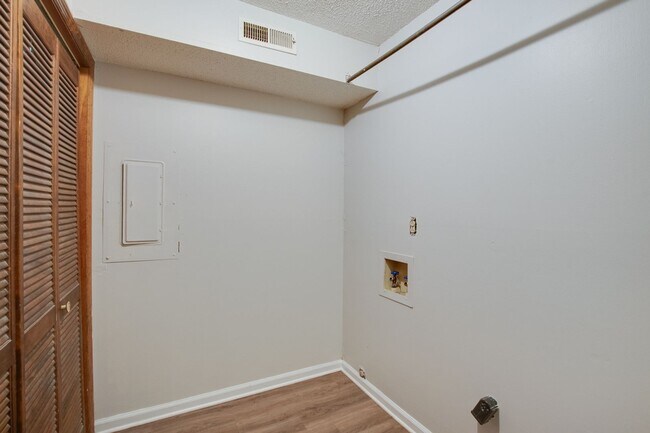 Building Photo - 9020 Mahogany Row SE