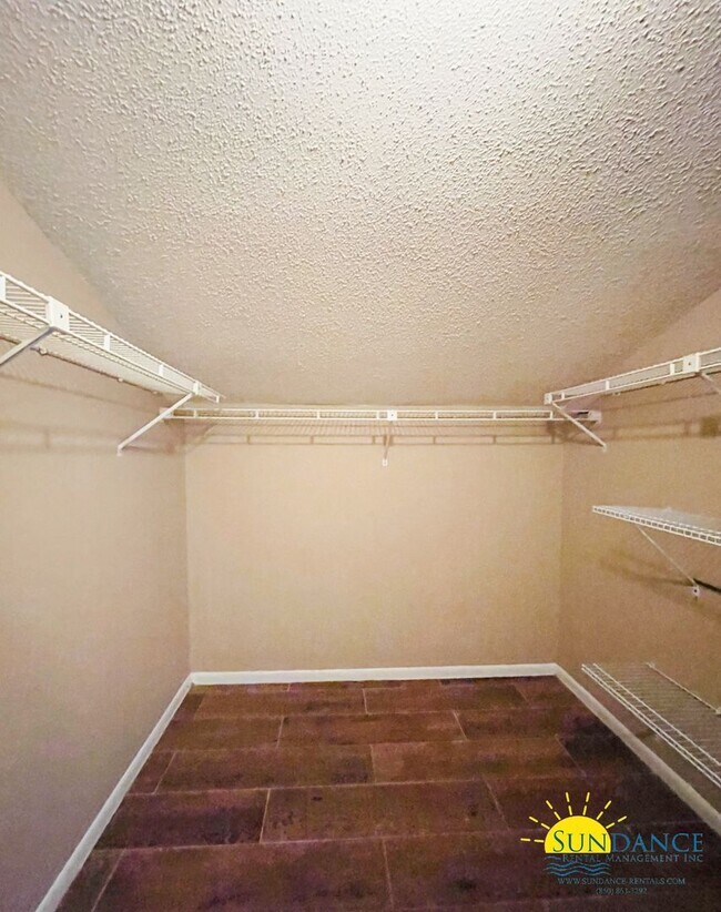 Building Photo - Great 2 Bedroom Townhouse in Fort Walton