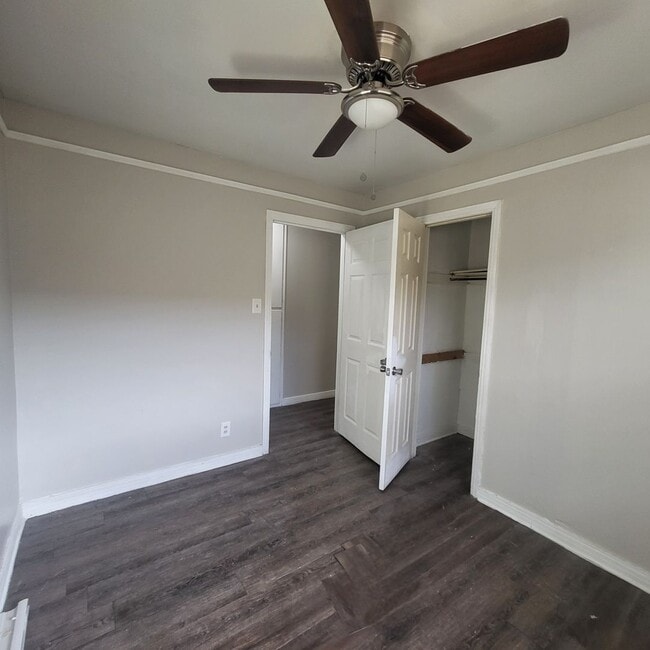 Building Photo - 2306 SW 8th Ave