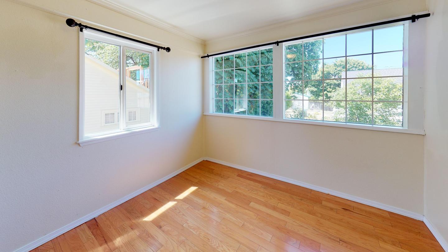 Building Photo - 2807 18th Ave S