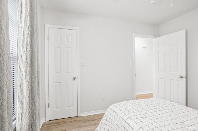 Building Photo - 10601 Silver Creek Dr