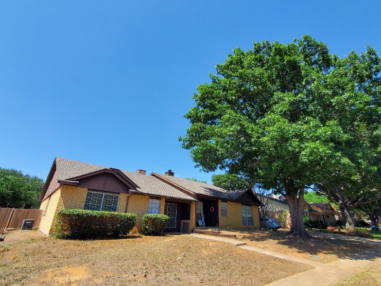 Primary Photo - 310 Bluegrass Ln