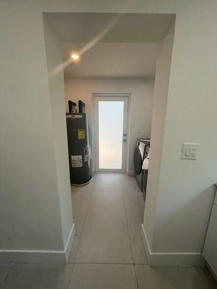 Building Photo - 2510 SW 27th St