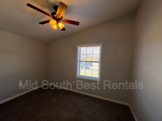 Building Photo - 481 Tuton Cove