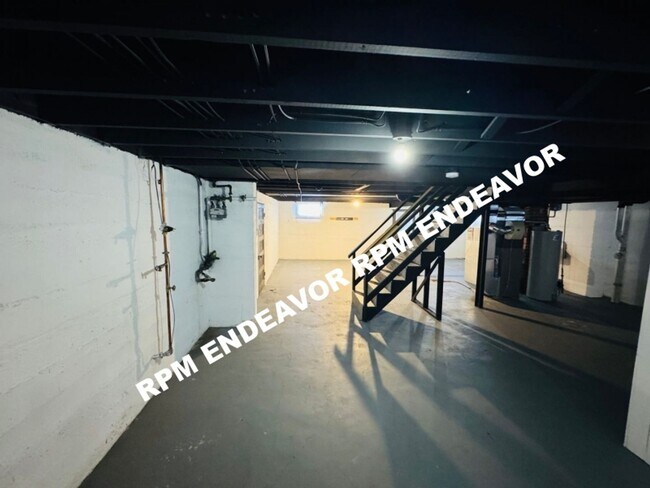 Building Photo - Downtown St. Charles 4BR Home | Walk to Main Street | Garage + Yard