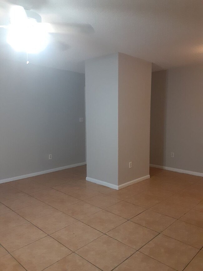 Building Photo - 3525 Sable Palm Ln