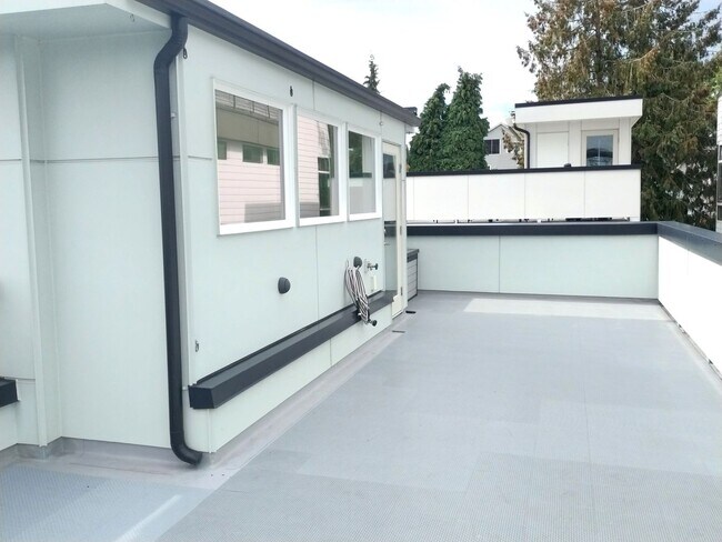 Building Photo - 3bd/2.5ba Seattle Townhome