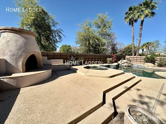 Building Photo - 1028 S Roca St