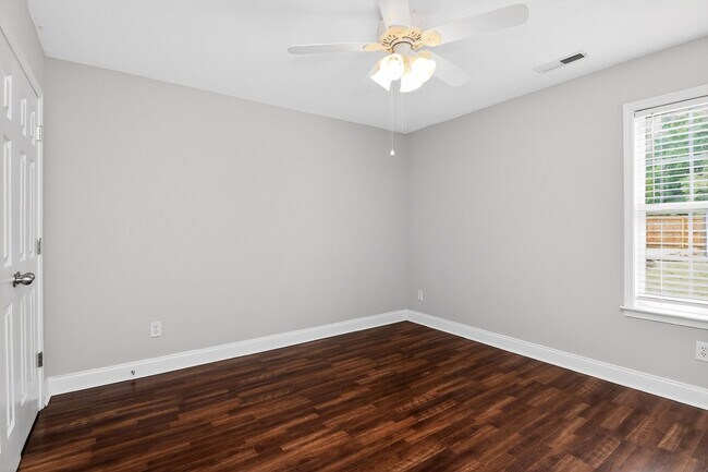 Building Photo - Beautiful ranch-style home near Wesley Chapel