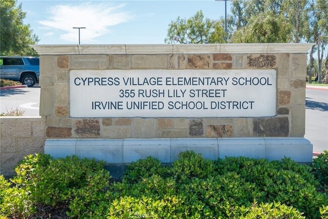 Building Photo - 64 Emerald Clover