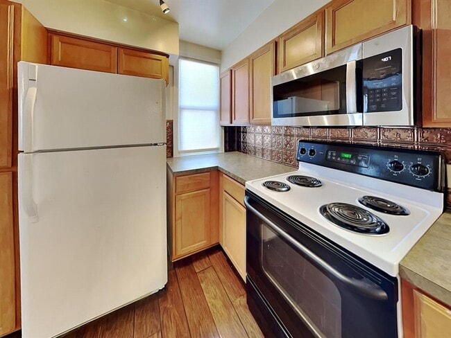 Building Photo - **Coming Soon** 5 Bedroom House Near Gonzaga