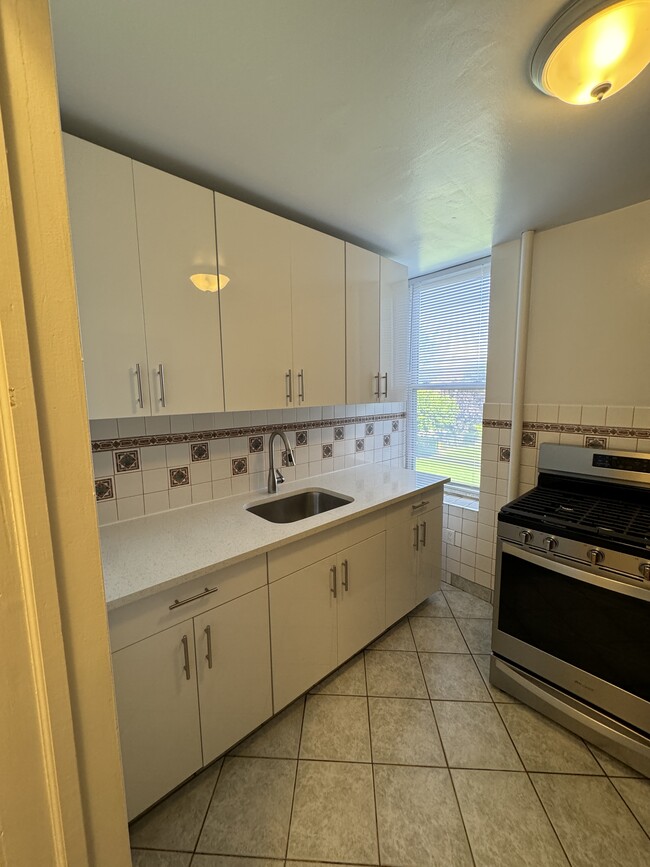 Kitchen - 724 40th St