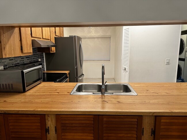 Building Photo - 3817 Arelia Dr S