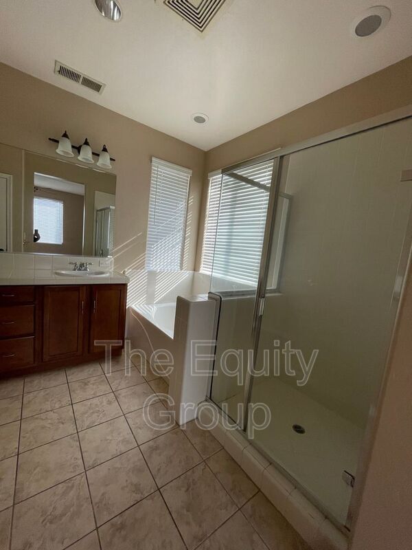 Building Photo - 3237 Winslow St