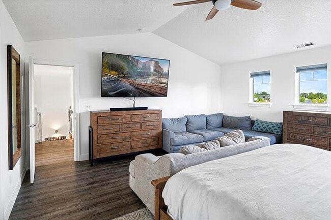 Building Photo - 1622 NW Rimrock Dr