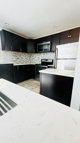 Building Photo - 933 East Ave