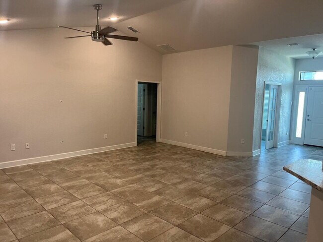 Building Photo - "Spacious 4-Bedroom Home in Mulberry's Heritage Park - 2 Full Baths & 2,211 Sq. Ft. of Comfort!"