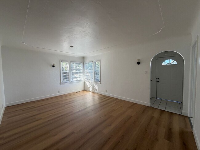 Building Photo - 32 Sanford Ave