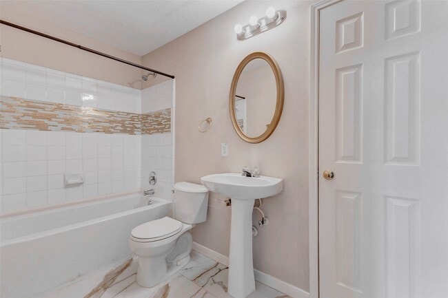 Building Photo - 155 Perfidia Dr
