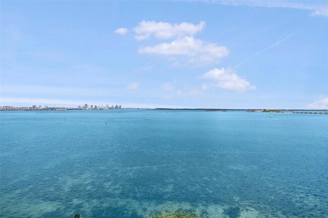 Building Photo - 1420 Brickell Bay Dr