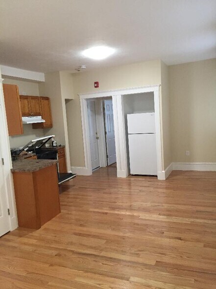 Primary Photo - 71 S Huntington Ave