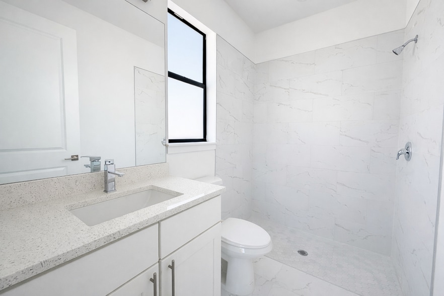 Building Photo - 828 Holmes Ave