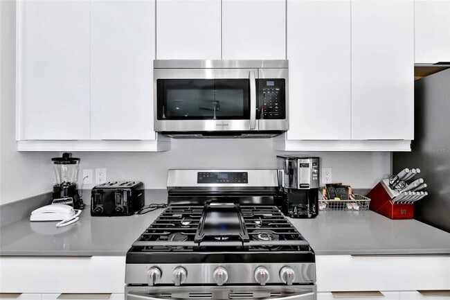 Building Photo - 7740 Sandy Ridge Dr