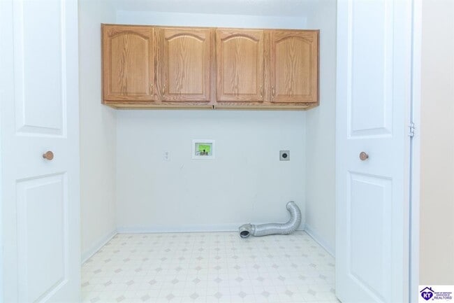 Building Photo - 318 Emmaus Cir