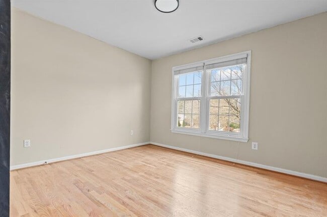 Building Photo - 2030 Brook Meadow Dr