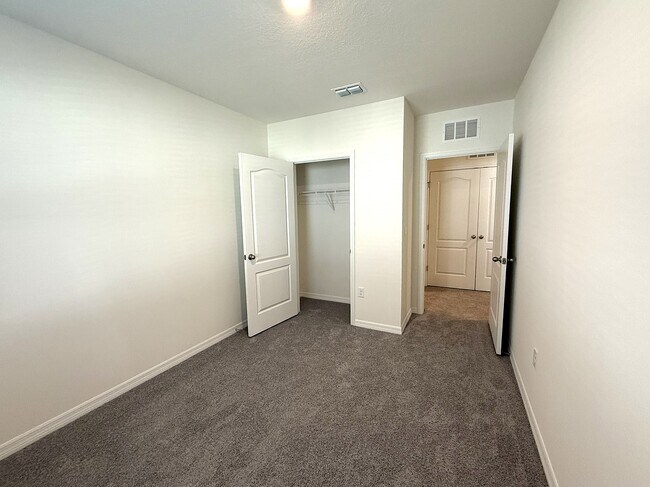 Building Photo - 1967 Tamarack Pass