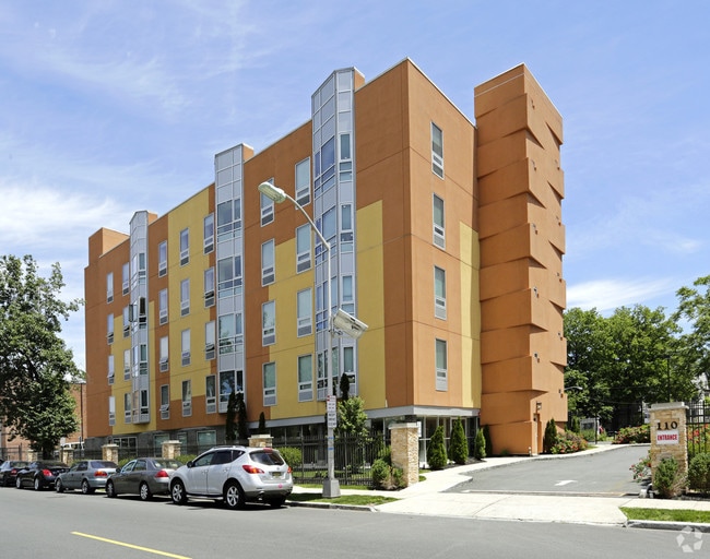 Building Photo - 110 Halsted St