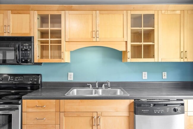 Building Photo - Home For Rent Near Historic Downtown Clark...