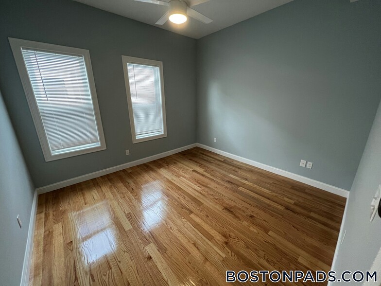 Building Photo - 126 Cross St