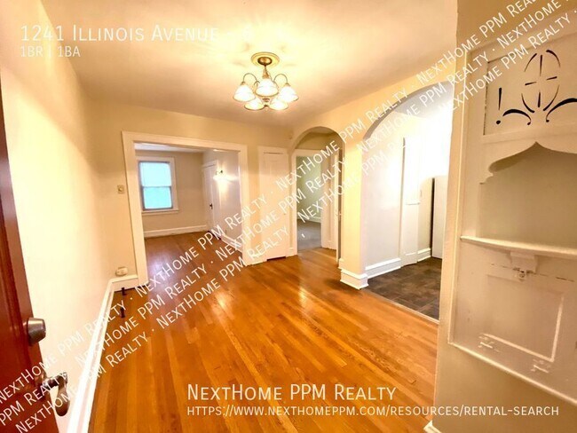 Building Photo - Dormont 1 Bedroom with heat included. Octo...