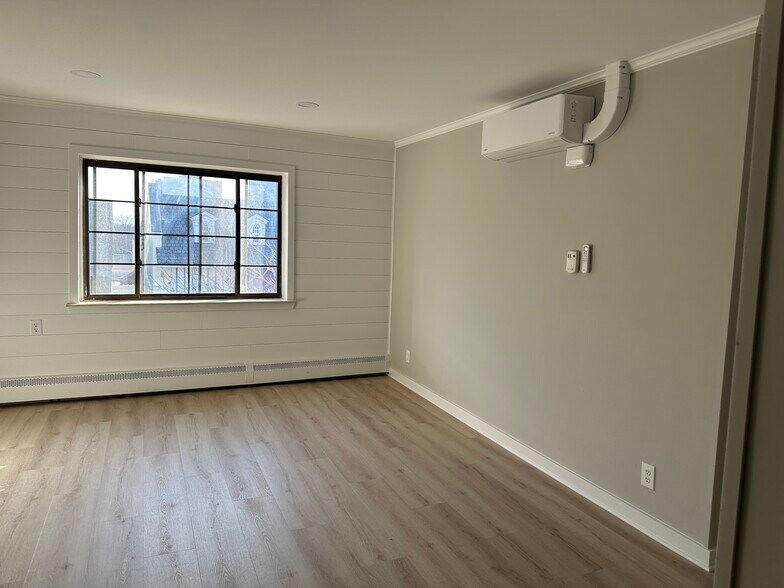 Building Photo - 137 N Center St