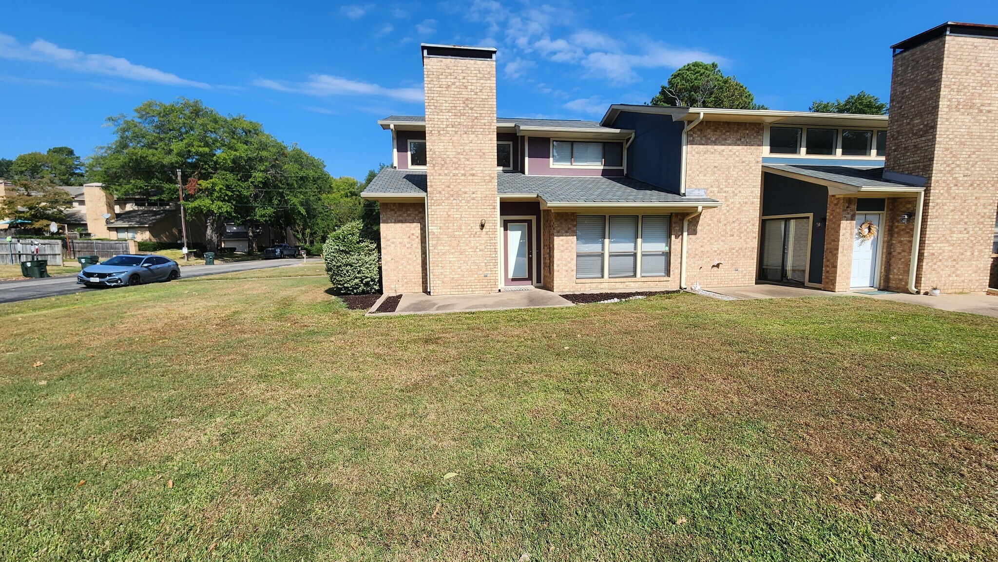 Building Photo - 2320 Aberdeen Dr