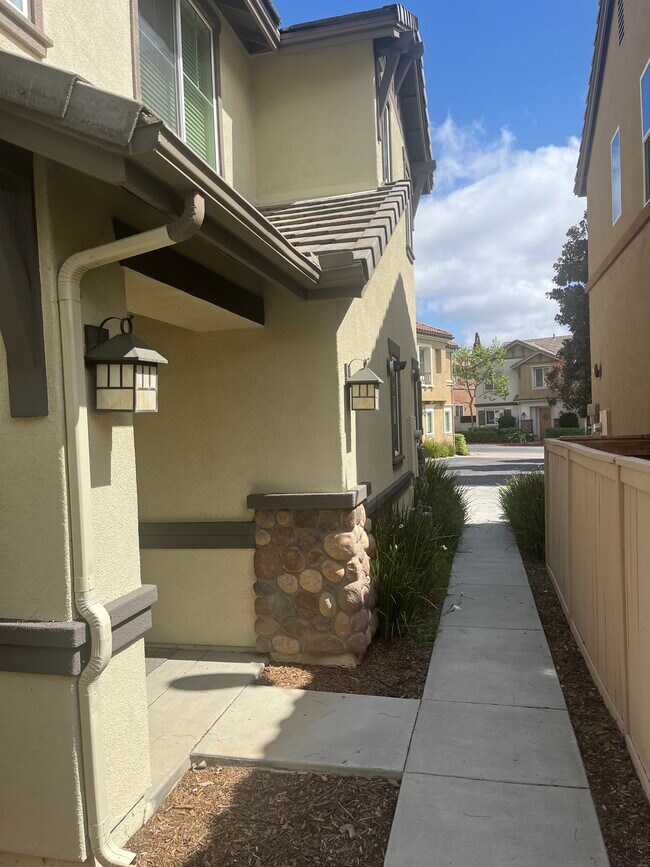 Building Photo - 1580 Chert Dr