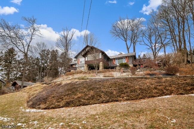 Building Photo - 77 W Shore Trail