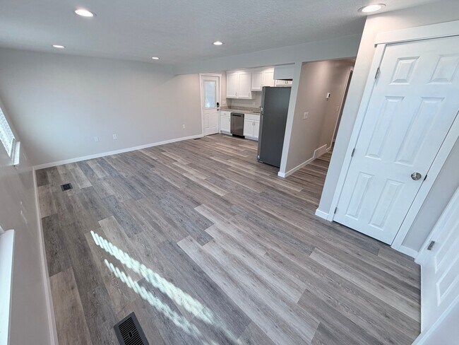 Building Photo - 255 Marvista Ln