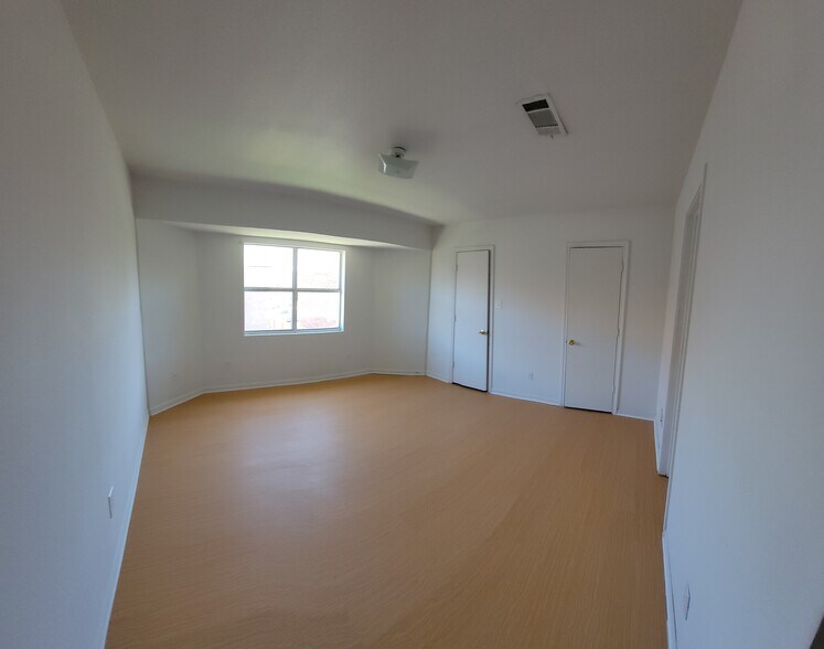 Building Photo - 2810 Cantabrian Dr