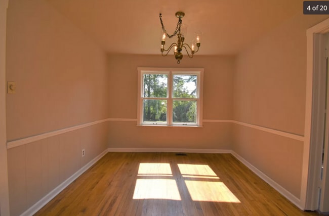 Building Photo - 4 bed/3.5 bath, half acre lot, 100 yards f...