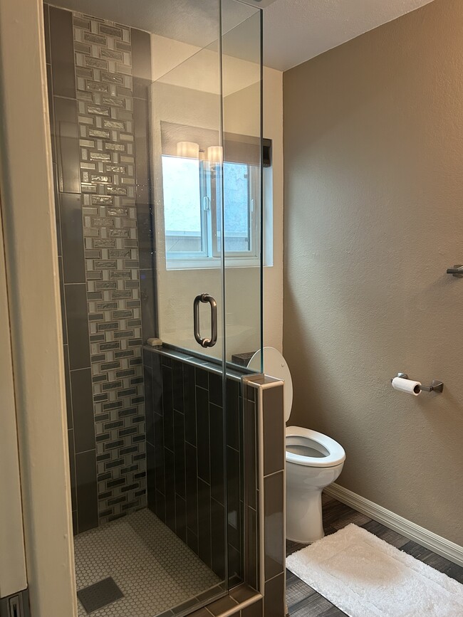 Building Photo - 337 Highland Dr