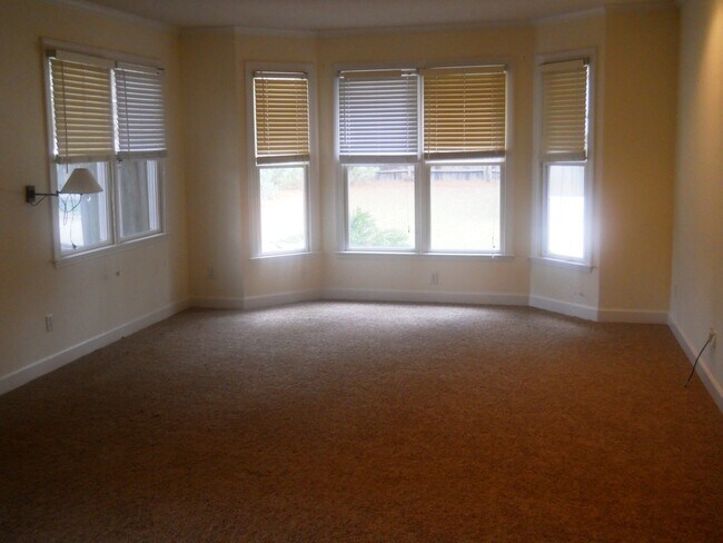 Building Photo - 4602 Ridgeview Cir