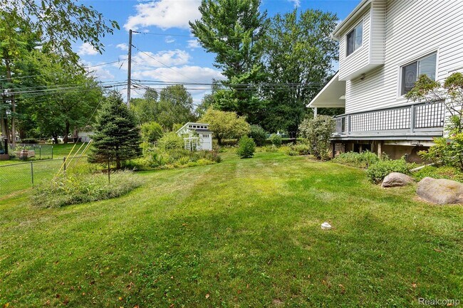 Building Photo - 6552 Orion Rd