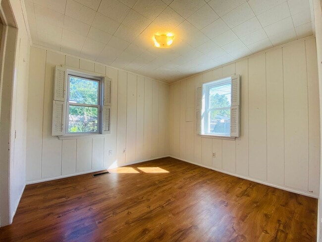 Building Photo - 3 bed 2 bath 1 car garage in The Village!