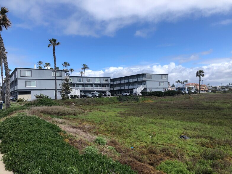 Building Photo - 1111 Seacoast Dr