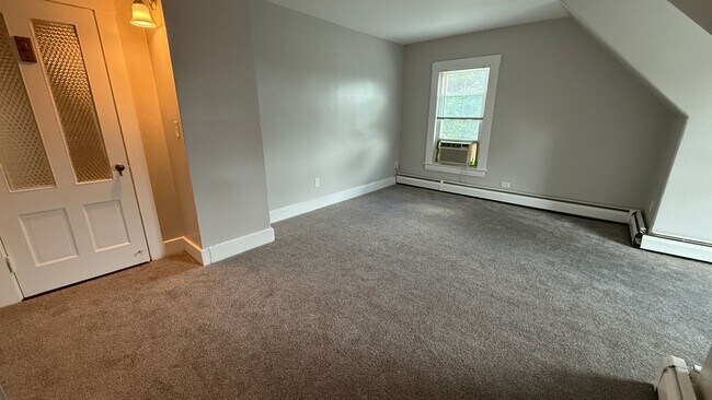 Building Photo - Charming 2-Bedroom w/ Office Apartment in ...