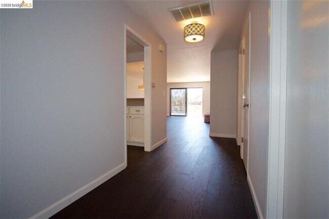 Building Photo - 2063 Sand Point Rd