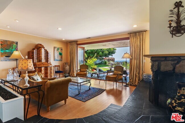 Building Photo - 1166 Las Pulgas Pl