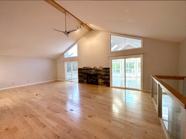 Building Photo - Elegant 4-Bedroom Home in Beautiful Lake S...